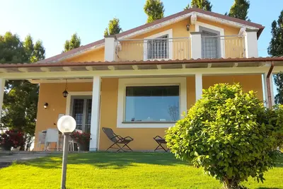 Image de Villa 4 km. du centre de Bracciano et le lac, maisons approuvés