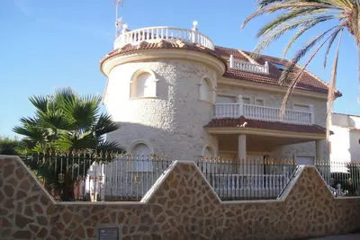 Image de Grande villa avec piscine privée à 50 mètres de la plage