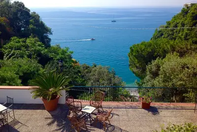 Image de Casa De Angelis avec parking privé et accès direct à la plage