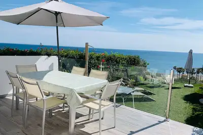 Image de Bahia del Mar avec sa vue de rêve, air conditionné et wi-fi et piscine comune