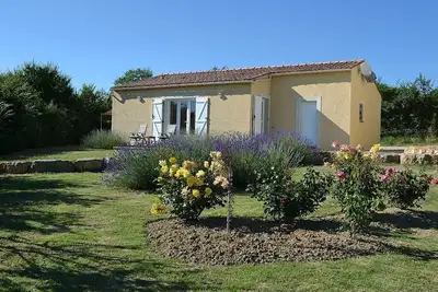 Image de Maison individuelle récente avec jardin privé, vue panoramique sur les Pyrénées