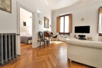 Image de Suite Deluxe: Luxe 1br avec baignoire spa - 4 minutes de Duomo. Pas de coûts sup