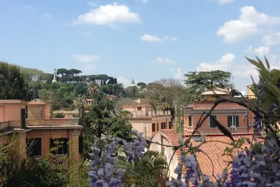 Image de Garibaldi Roof Garden - Terrasse avec des vues spectaculaires de S. Peter et Gianicolo