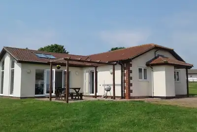 Image de 2019 dernières dates restantes! Cottage convivial, moderne et spacieux avec 2 chambres, pour 4 personnes
