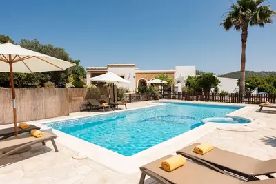 Image de Can Juanó Villa avec piscine privée, jacuzzi et barbecue à 2 min de Benirrás