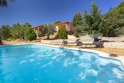 Image de Villa Sol Post près de cala Jondal et de la ville d'Ibiza