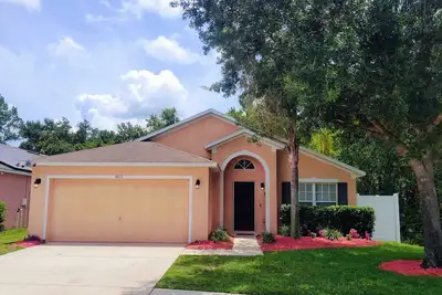 Image de 5 Bed, 3 Bath Executive Spa Villa avec salle de jeux à 10 minutes de Disney