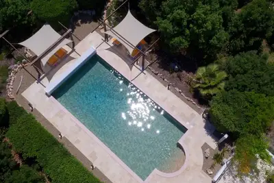 Image de Superbe trullo restauré avec piscine privée chauffée, cour close de mur et salle de jeux.