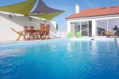 Image de Maison Nira simplicité et luxe avec piscine exclusive et vue sur la mer