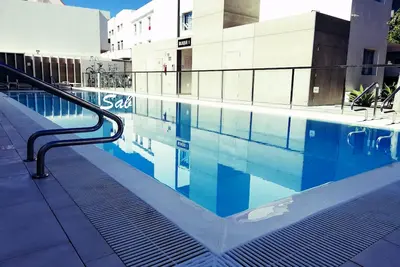 Image de Bel Appartement Avec Piscine A Sunset Bristol