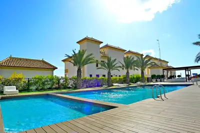 Image de Luxueux apart avec 2 chamb, terrasse, A\/C, piscine, spa, gym et 5 min de la plage
