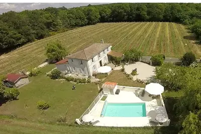 Image de Jolie villa charentaise avec jardin privé fermé et piscine chauffée, se dort 8