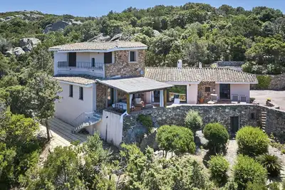 Image de Grande villa panoramique prestigieuse et privée avec bois privé.