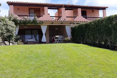 Image de Baja Sardinia, Costa Smeralda. Charmante villa à quelques pas de la plage
