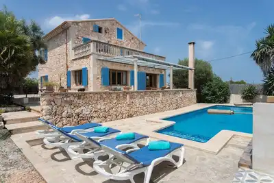 Image de Maison de charme avec piscine, jardin, wifi, barbecue et plage. Idéal pour famille