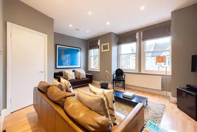 Image de 3 Dbl Chambres Familles Apt Proche De Nottinghill Zone Grand Lit En Maitre