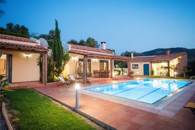Image de Villa luxueuse, vue idyllique, 5 km de la ville&plage, intimité, grande piscine