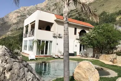 Image de Villa entre mer et montagne avec piscine privée et vue sur la mer avec piscine privée