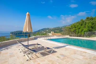 Image de N-E Côte \/ Paléopètres Kalami Suite de Luxe Kii \/ 200m de la plage \/ vue sur la mer \/ piscine