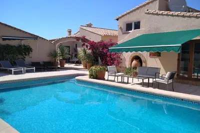 Image de Mountaintop tranquille villa de 2 chambres avec piscine privée et imprenable sur mer