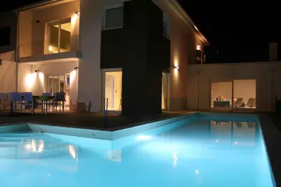 Magnifique maison de plage, piscine privée de 12, 5 m, barbecue, espace extérieur privé!