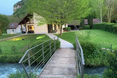 Image de 2 à 4 personnes calme  Franche Comté bord de rivière Lison 3*\nAnimal accepté