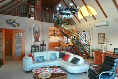Image de Luxueuse Villa 4 Chambres Avec Vues Spectaculaires sur le lac