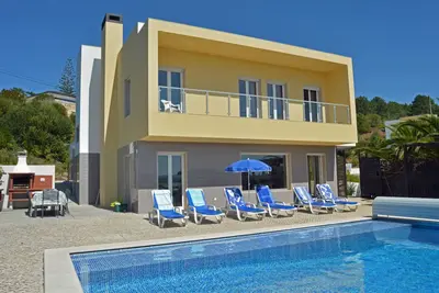 Image de Villa familiale tranquille avec belle vue sur la mer, promenade facile vers le centre et la plage