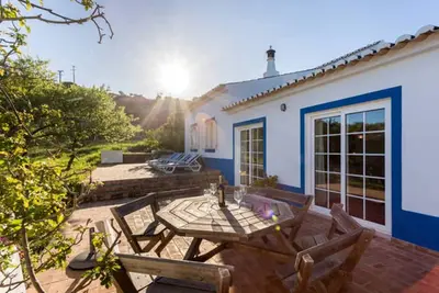 Image de Spacieuse ferme algarvienne avec piscine sur 5 hectares de terrain. 7509 \/ Al