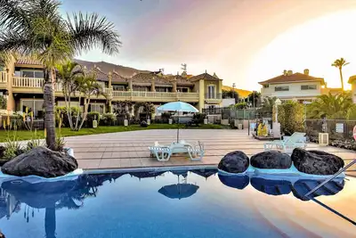 Image de appartement dans résidence avec piscine