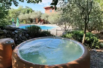 Image de Roulotte luxe avec Spa privatif en accès illimité au Domaine Saint Cerice