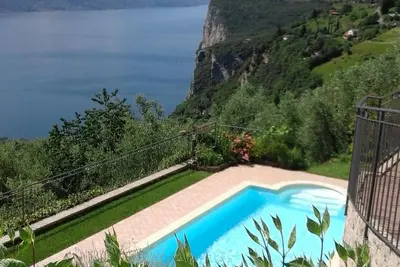 Image de Villa sur le lac de Garde avec piscine exclusive
