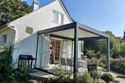 Image de Maison proche mer avec grand jardin clos arboré