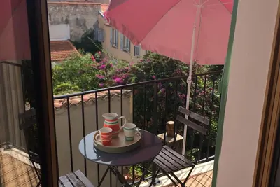 Image de Studio et Balcon privé, Tarifs Tout Compris, entièrement rénové.