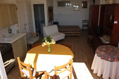 Image de Studio lumineux villa. 650 mètres à pied ou en vélo de la mer