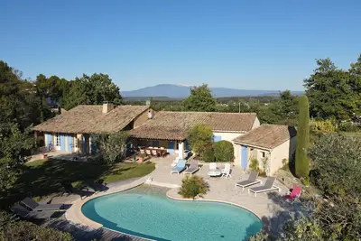 Villa 4 ch. avec piscine chauffée de 05 a 10. Classée 2 ** par étoiles de France