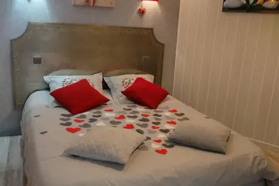 Image de Gîte de 2 à 4 personnes proximité plage avec spa. Cour et parking privés.