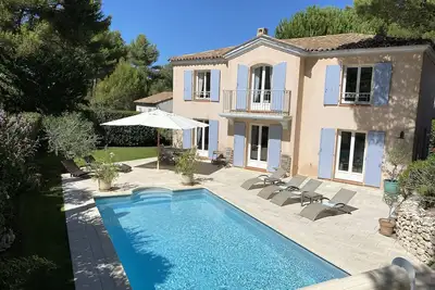Image de Villa Pleine De Charme Avec Piano Et Piscine Chauffee Sur Golf Pt-Royal Provence