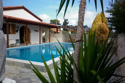 Image de Spacious 3 becroom Villa with private pool, patio and roof terrace.