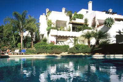 Image de Marbella Appartement de luxe 110m2, 200 mtr de la plage dans le jardin tropical
