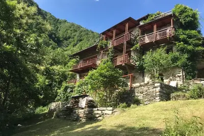 Image de Maison de vacances idyllique dans les Alpes italiennes dans un cadre de rêve
