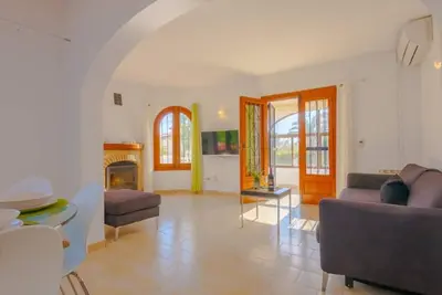 Image de Belle villa avec grande piscine et vue mer, mobilier neuf moderne, wifi, 1000 m²