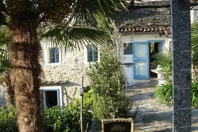 Maison Pittoresque Avec Superbe vue sur le Lac, Sentier Menant au Lac Majeur