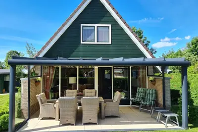 Image de Une maison de luxe adaptée aux enfants avec une nouvelle terrasse