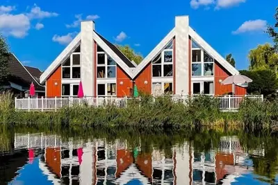 Maison de vacances directement sur le lac avec une terrasse d'eau - avec sauna et cheminée