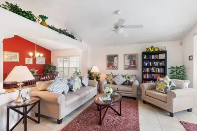 Image de Maison de luxe avec piscine, à seulement 10 min. de Disney World