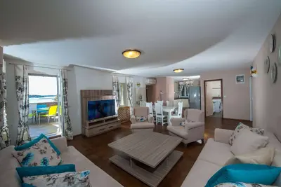 Image de Appartement avec vue sur la mer et grande terrasse directement sur la promenade de la plage