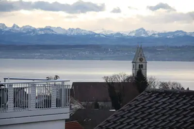 Image de Appartement spacieux avec vue imprenable sur le lac de Constance et les montagnes