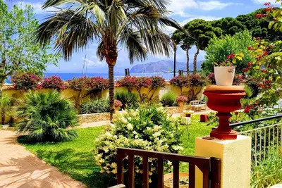 Image de Villa Chelia sur la plage de Patti Marina