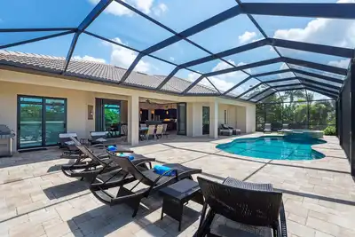 Image de Villa de rêve Cape Coral sur le canal au sud-ouest, construite en 2014, orientée plein sud, piscine + spa